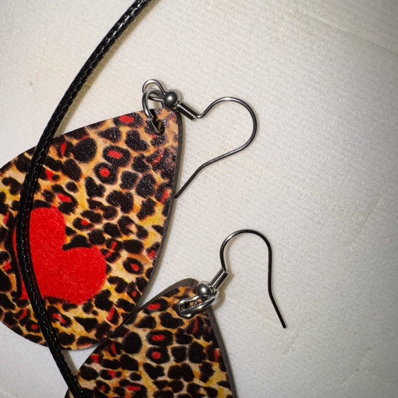 Wood Leopard Red Heart Set - Picture 3 of 5